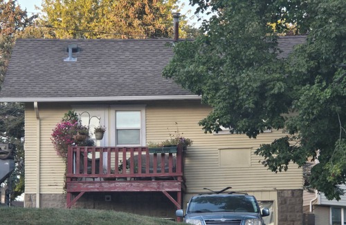 Cedar Rapids House | Charming 1-bedroom house the Live Well Nook with WiFi in Cedar Rapids