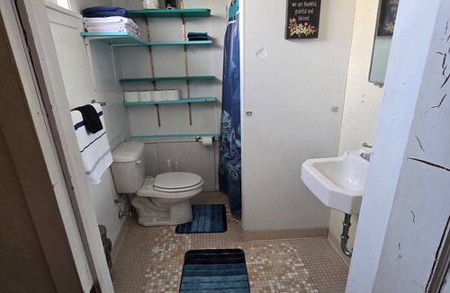 Cedar Rapids House | Charming 1-bedroom house the Live Well Nook with WiFi in Cedar Rapids
