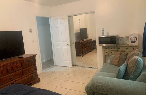 Cliffwood House | Charming 1-bedroom with Separate Entrance in peaceful Keyport