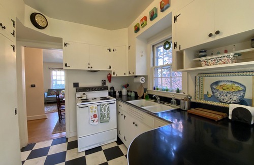 Fry's Spring House | Charming 2 bedroom Brick Cottage in Charlottesville, minutes from Scott Stadium