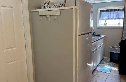 North Wildwood Cottage | Charming 2-bedroom beach cottage with AC & WiFi in North Wildwood. Pet Friendly