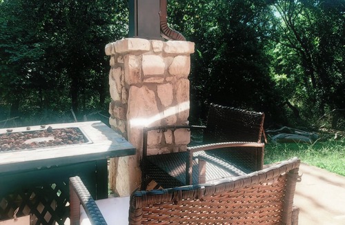 Oklahoma City House | Charming 2-bedroom country house in lovely Oklahoma City with AC