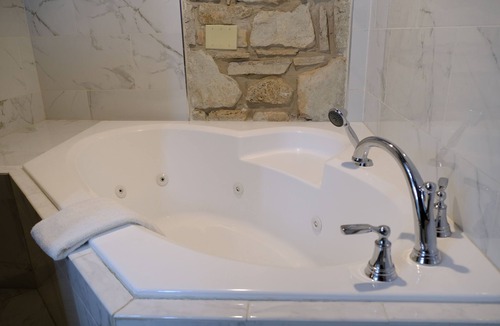 Oklahoma City House | Charming 2-bedroom country house in cool Oklahoma City with AC