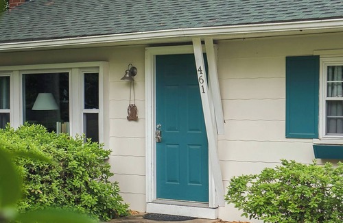 Aiken House | Charming 2-bedroom/2 bath house near Bruce’s Field & downtown Aiken.