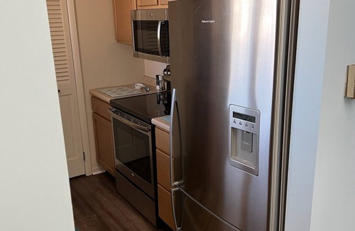 South End Condo | Charming 2-bedroom, 2nd floor condo with pool, AC, & WiFi in Ocean City, NJ
