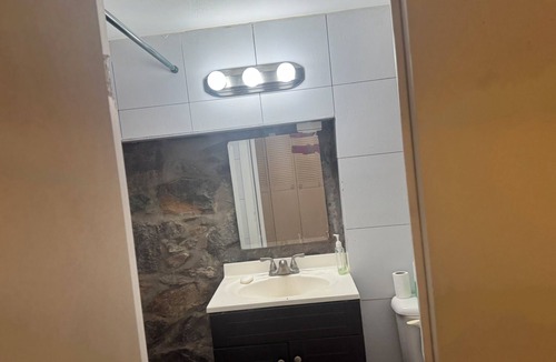 Brooklyn Apartment | Charming 2-bedroom apartment in Brooklyn with WiFi, close to Manhattan