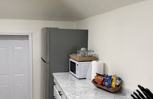 Marshall Apartment | Charming 2-bedroom apartment with WiFi, AC in wonderful Marshall.