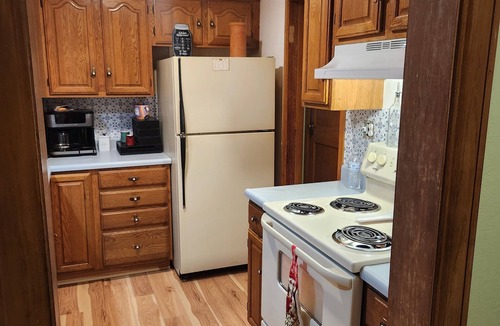 Austin Apartment | Charming 2-bedroom apartment with AC in vibrant Austin,Mn