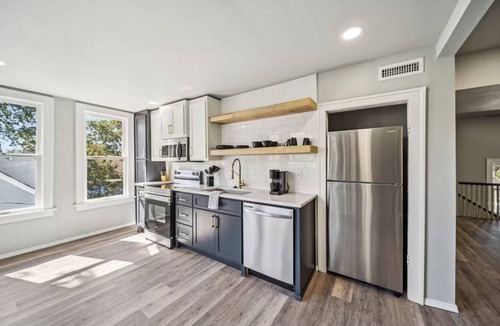 Cherry Street Apartment | Charming 2-bedroom apartment - Cherry Street - Washer Dryer - Cafes Restaurants