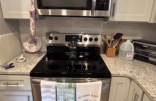Woodstock Cottage | Charming 2-bedroom cottage! Walk to Dtwn Woodstock! Pet friendly!