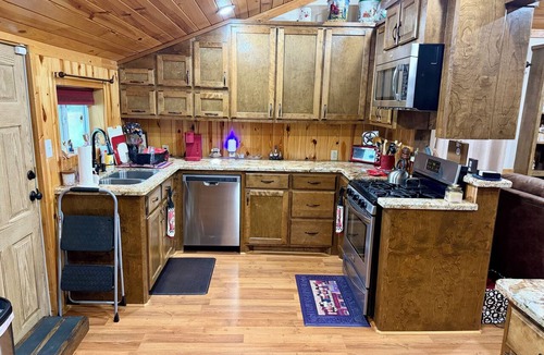 Bryan House | Charming 2-bedroom country house 15 minutes from Bryan with AC/Heat.