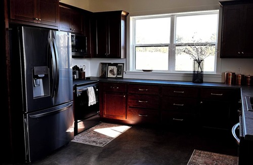 Easley House | Charming 2-bedroom Farmhouse in Rocheport