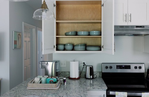 Ogden House | Charming 2-bedroom Guesthouse with WiFi, AC in fabulous Wilmington