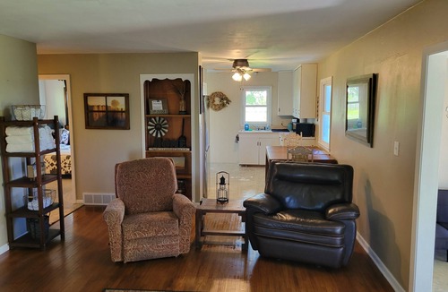 West Okoboji House | Charming 2-bedroom guest country farmhouse with WiFi, AC in rural Milford.