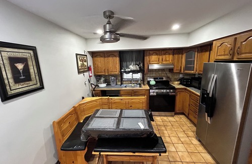 Bayonne House | Charming 2-bedroom house with WiFi, AC in Bayonne