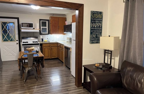 Collins House | Charming 2-bedroom house in Collins with AC, WiFi