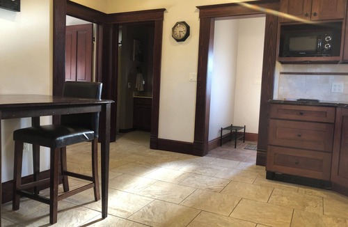 Morton House | Charming 2-bedroom house with AC, WiFi in brilliant Morton