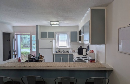 Summerton House | Charming 2-bedroom townhome in Summerton with WiFi and AC