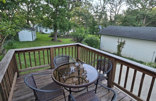 Zenda House | Charming 2-bedroom cottage minutes away from Linn Pier on Lake Geneva