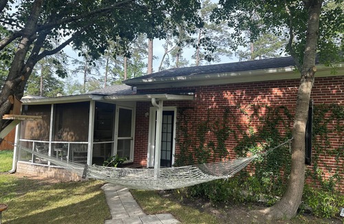 Conway House | Charming 2-BR bungalow in peaceful Conway, 7 min to CCU and 25 min to beach