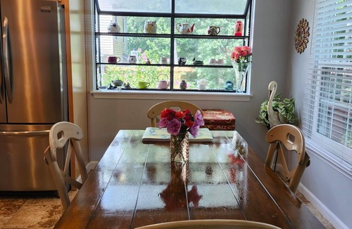 Lake Ridge House | Charming 2 levels guest unit in a house in amazing lake ridge area.