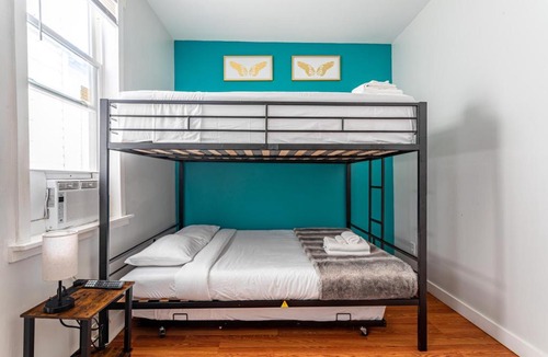 Constable Hook Apartment | Charming 2BR-1BA-6 Beds | NYC | MetLife 15 min