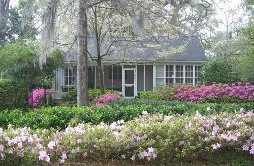 Summerville Historic District House | Charming 2BR/2BA Guest House on Historic 2 acres in downtown Summerville!