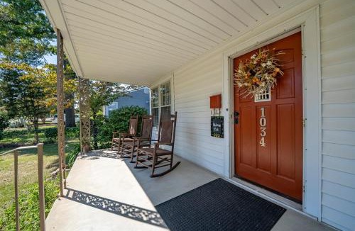 Cayce House | Charming 2BR - Antique Cottage