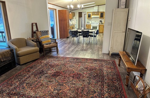 Inavale House | Charming 3-bdrm house with AC & WiFi in Northbranch Kansas, Northcentral Kansas
