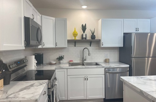 Nebraska City Apartment | Charming 3-bedroom apartment with AC, WiFi in wonderful Nebraska City