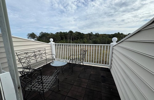 Long Neck House | Charming 3-bedroom 3.5 bath townhome w/seasonal pool