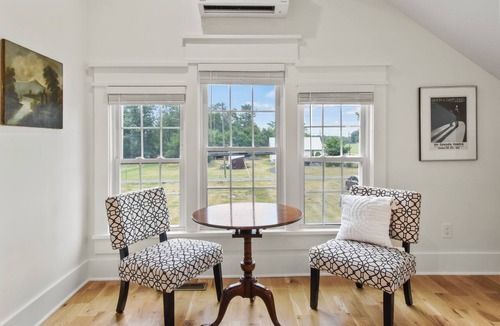 Berryville Cottage | Charming 3-bedroom cottage in farm & wine country