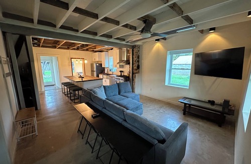 Free Union Other | Charming 3-bedroom farmhouse with AC and WiFi in Free Union