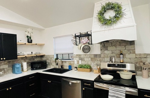 Powell House | Charming 3-bedroom farmhouse with WiFi, AC and heating in wonderful Washburn