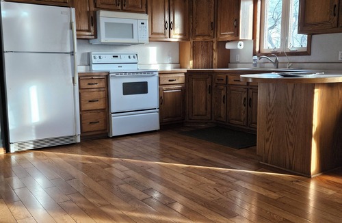 Luverne House | Charming 3-bedroom farmhouse by Luverne with WiFi and AC