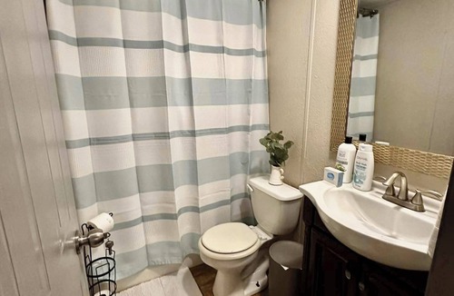 Omega House | Charming 3-bedroom home with a cozy feeling and all the amenities in kingfisher