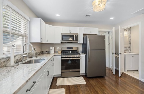 Ortley Beach House | Charming 3-bedroom house with AC and WiFi in Ocean Gate. 2 Blocks from the beach