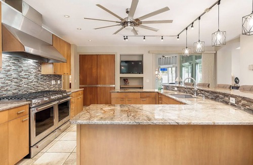Rockford House | Charming 3-bedroom house with in home theater and gorgeous sunroom in Rockford.