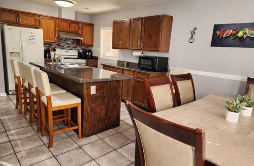 Whitehaven House | Charming 3-bedroom house in lovely Memphis with AC, WiFi