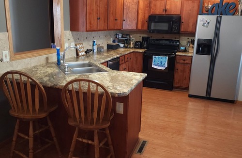 Gibbon House | Charming 3-bedroom house in Gibbon with waterfront views Crane central