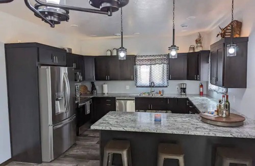 Pierre House | Charming 3-bedroom house with WiFi, AC minutes from Lake Oahe/3 stall garage