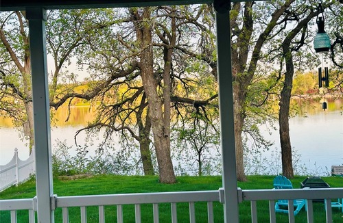 Spicer House | Charming 3-bedroom Legacy Lakehouse near Spicer with beautiful view of the lake!