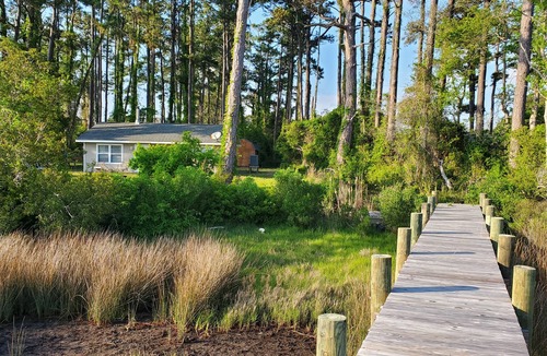 Beaufort House | Charming 3 bedroom retreat on North Leopard Creek near Beaufort, NC