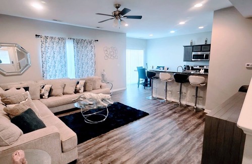 Grimes House | Charming 3-bedroom townhome with AC and WiFi in GrimesnWeekly discount is 10%