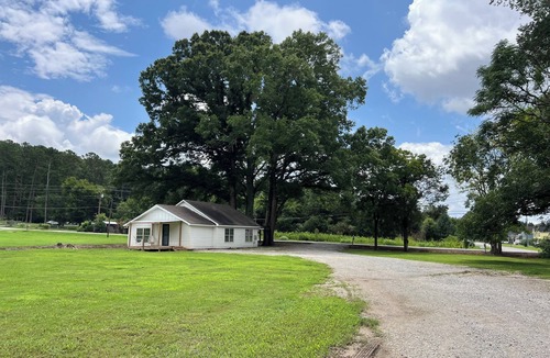 Cartersville House | Charming 3-bedroom house in quaint Cartersville.