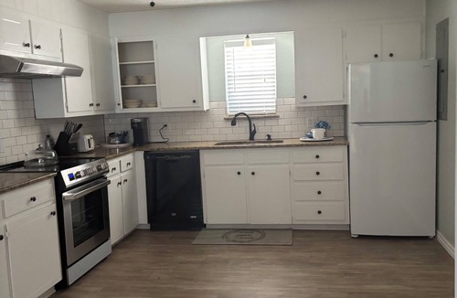 China Spring House | Charming 3-bedroom house with AC , heater , fireplace in China Spring, Texas