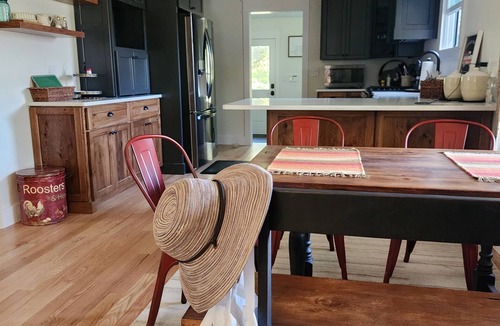 Corbin City House | Charming 3-bedroom farmhouse on 20 acres located in rustic Corbin City.
