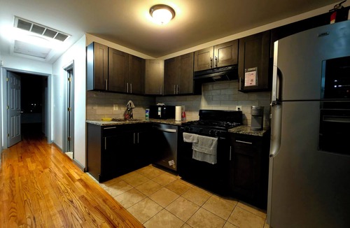 Communipaw Apartment | Charming 3-bedroom apartment with AC, WiFi in delightful Jersey City