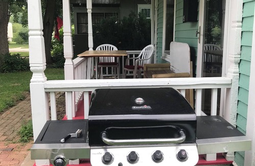 Vermillion House | Charming 3-bedroom victorian in downtown Vermillion