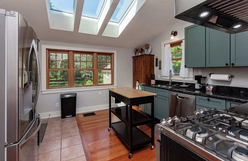 Ames House | Charming 3BR Modern Retreat